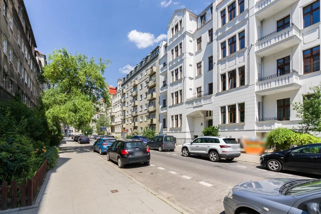 Apartment Kamienica Chelmonskiego 10 Przy Mtp By Noclegi Renters 포즈난